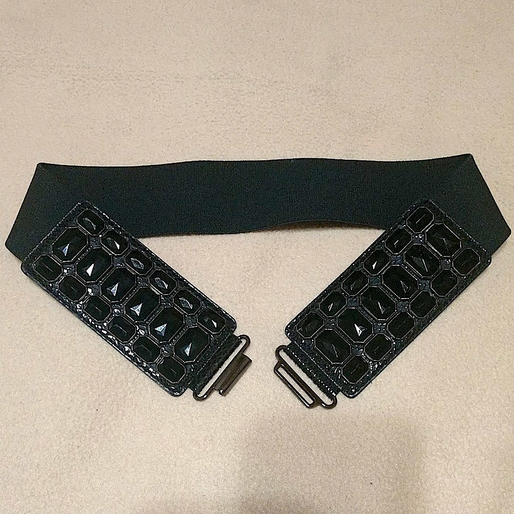 EXPRESS black expandable belt with sequin embellishments. Size Small/Medium.